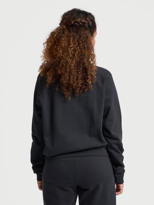 hmlHIVE WADE SWEATSHIRT, 2001, model