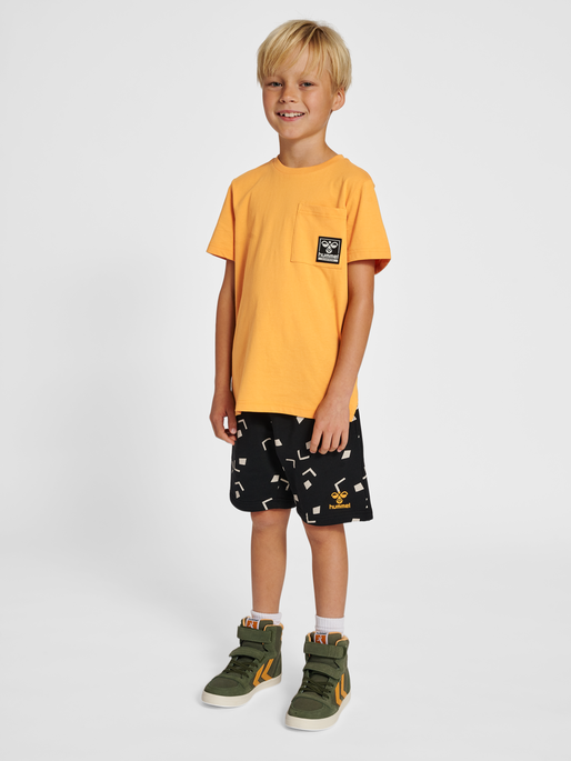 hmlROCK T-SHIRT S/S, 3773, model