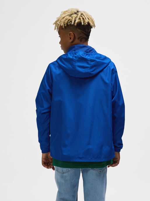 hmlESSENTIAL AW JACKET KIDS, TRUE BLUE, model