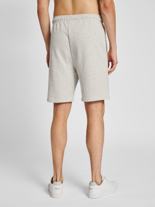 hmlLGC GABE SWEATSHORTS, TOFU MELANGE, model