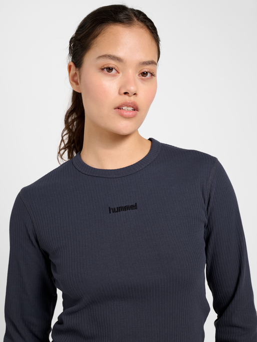 hmlFOUNDATION RIB T-SHIRT L/S, EBONY, model