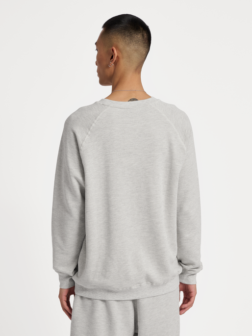 hmlHIVE LUCAS SWEATSHIRT, GREY MELANGE, model