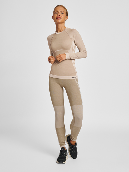 hmlCLEA SEAMLESS TIGHT T-SHIRT L/S, CHATEAU GRAY/DRIFTWOOD MELANGE, model