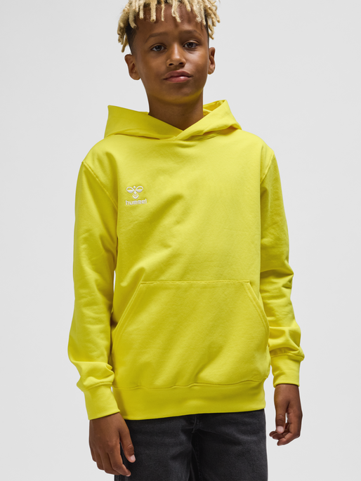 hmlGO 2.0 HOODIE KIDS, BLAZING YELLOW, model