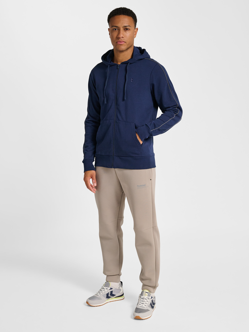 hmlPULSE PIPING ZIP HOODIE, DRESS BLUES, model