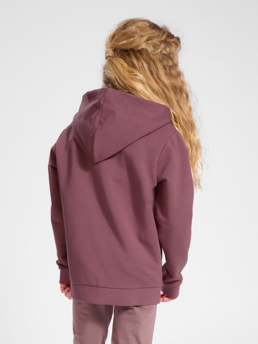 hmlTRECE ZIP HOODIE, ROSE BROWN, model