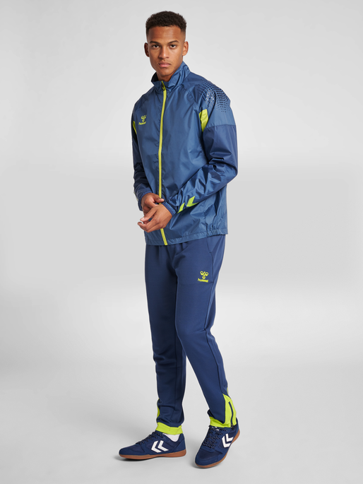 hmlLEAD PRO TRAINING JACKET, DARK DENIM, model