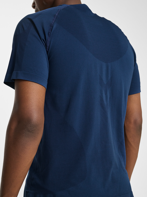 hmlHIIT SEAMLESS T-SHIRT S/S, DRESS BLUES, model