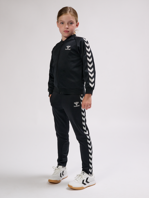 hmlNEWI ZIP JACKET, BLACK, model