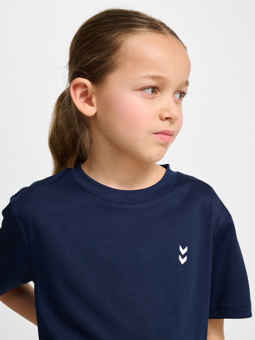 hmlJR PULSE TRAINING T-SHIRT, DRESS BLUES, model