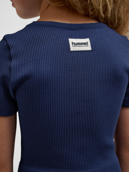 hmlJR SEAMLESS RIB T-SHIRT S/S, BLACK IRIS, model