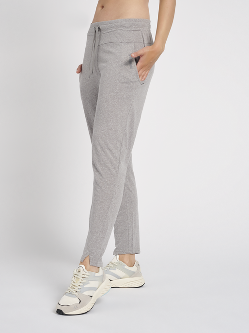 hmlZANDRA REGULAR PANTS, 2006, model