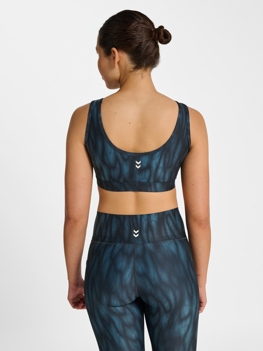 hmlHIIT AOP INTENSITY BRA, STARGAZER, model