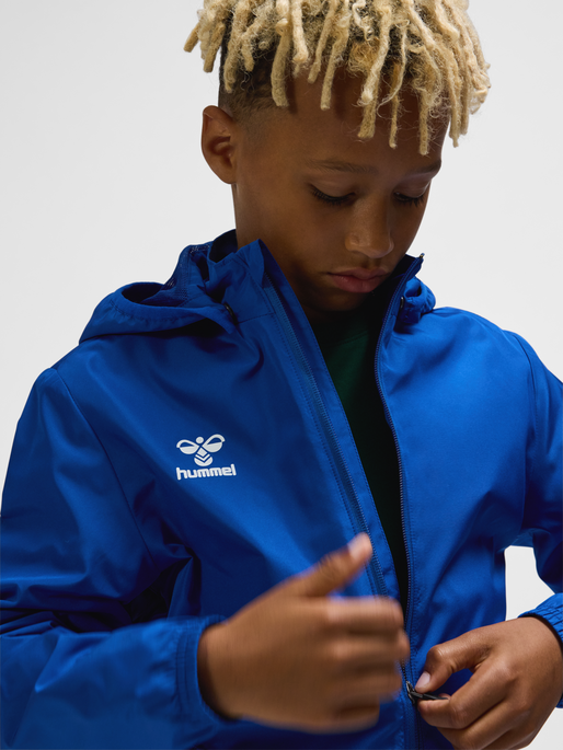 hmlESSENTIAL AW JACKET KIDS, TRUE BLUE, model