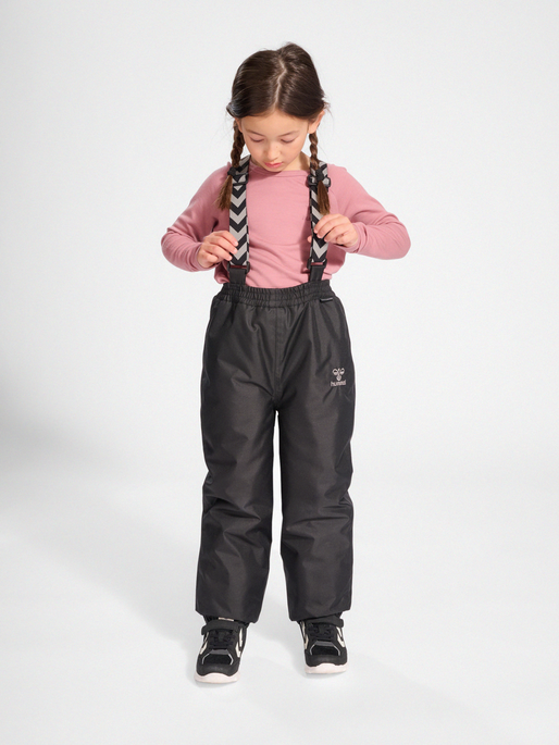 hmlSKI TEX SNOWPANTS, 2001, model