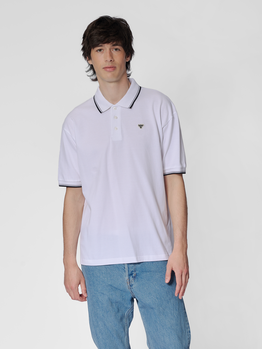 hmlLOOSE POLO SHIRT S/S BEE, WHITE, model