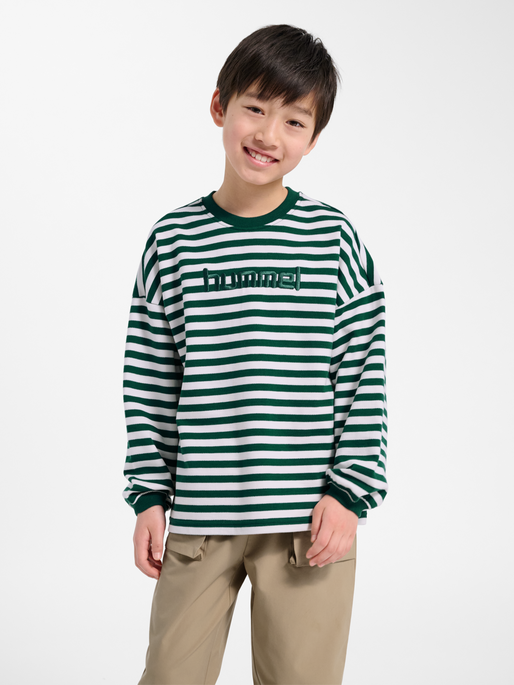 hmlJR GEGGO STRIPE SWEATSHIRT, FOREST BIOME, model