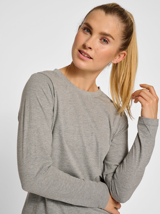 hmlRED BASIC T-SHIRT L/S WOMAN, GREY MELANGE, model