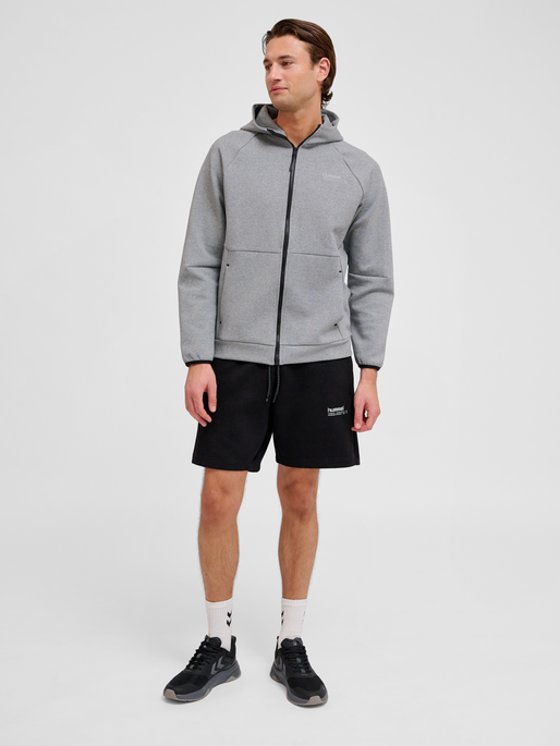 hmlTECH FLEECE SHORTS, BLACK, model