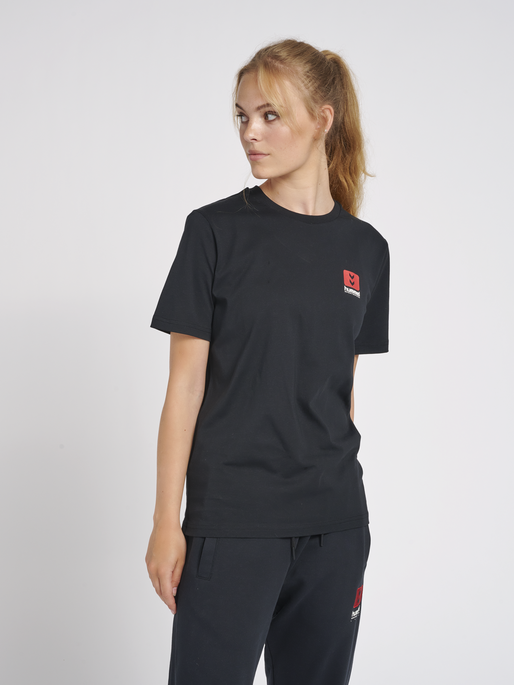 hmlLGC GRAHAM T-SHIRT, BLACK, model