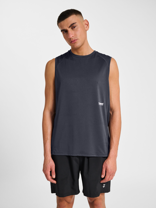hmlPULSE WORKOUT TANK TOP, EBONY, model