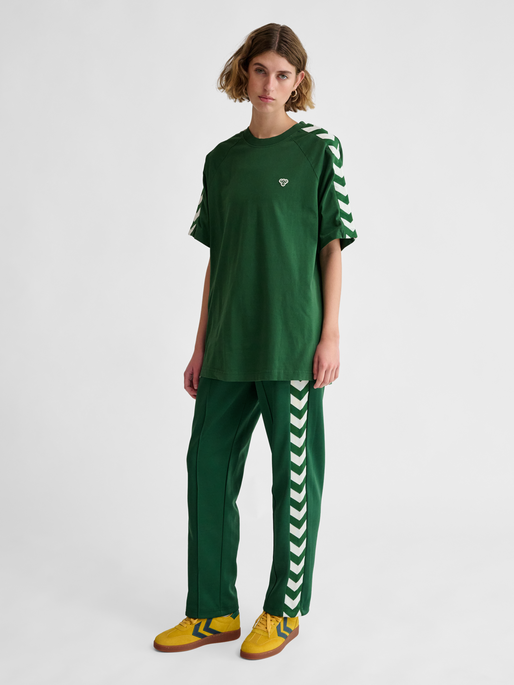 hmlARCHIVE LOOSE T-SHIRT S/S, EDEN, model