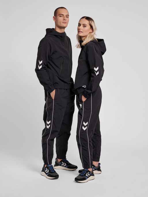 hmlLGC WALTER WOV REGULAR PANTS, BLACK, model