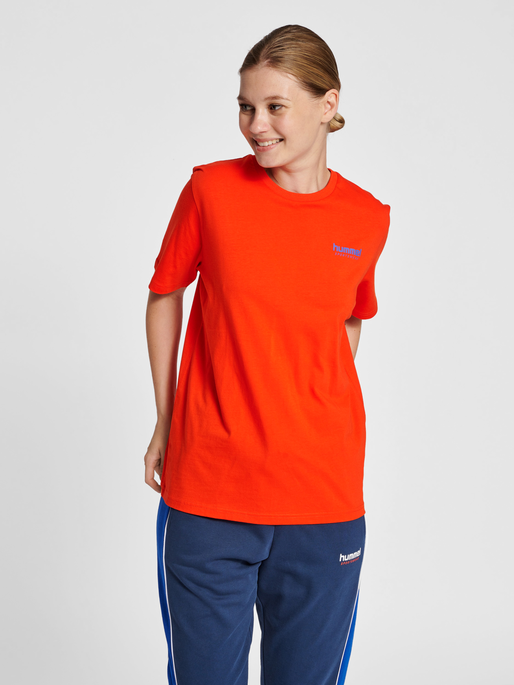 hmlLGC JOSE T-SHIRT, ORANGE.COM, model