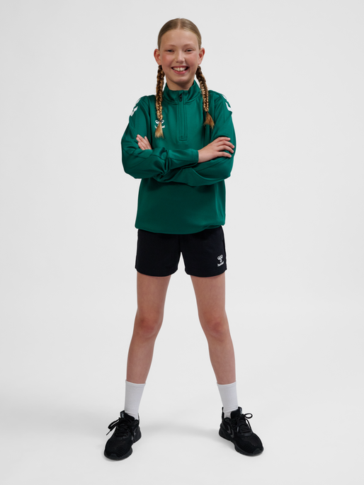 hmlCORE XK HALF ZIP POLY SWEAT KIDS, EVERGREEN, model