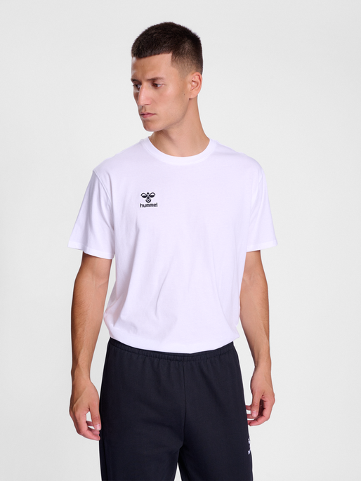 hmlGO 2.0 T-SHIRT S/S, WHITE, model