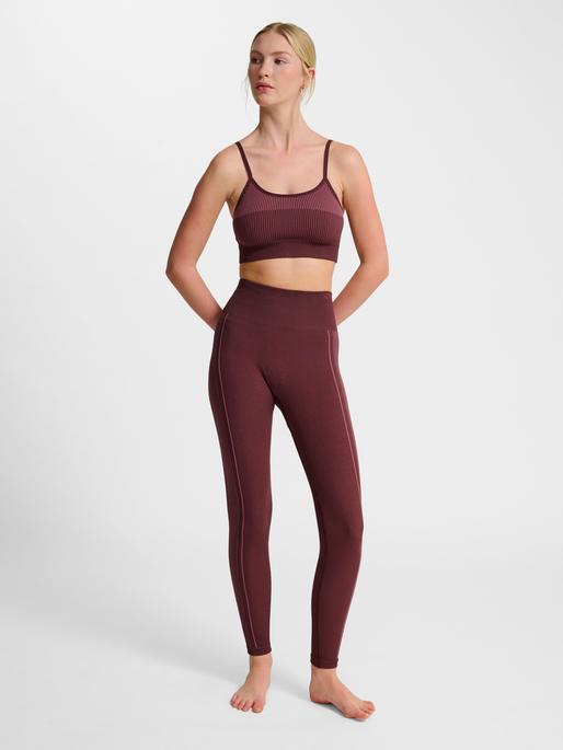 hmlYOGA SEAMLESS HW TIGHTS, FUDGE, model