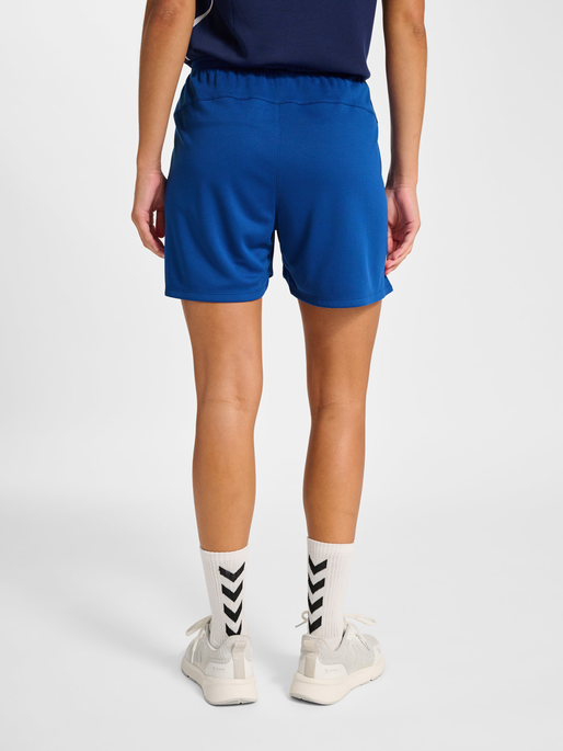 hmlLEAD 2.0 SHORTS WOMAN, TRUE BLUE, model