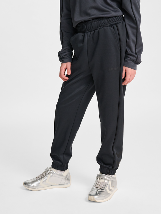 hmlJR INTERLOCK ADJUST PANTS, EBONY, model