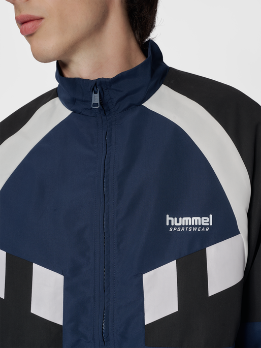 hmlTRACKSUIT JACKET SPORTSWEAR, DRESS BLUES, model