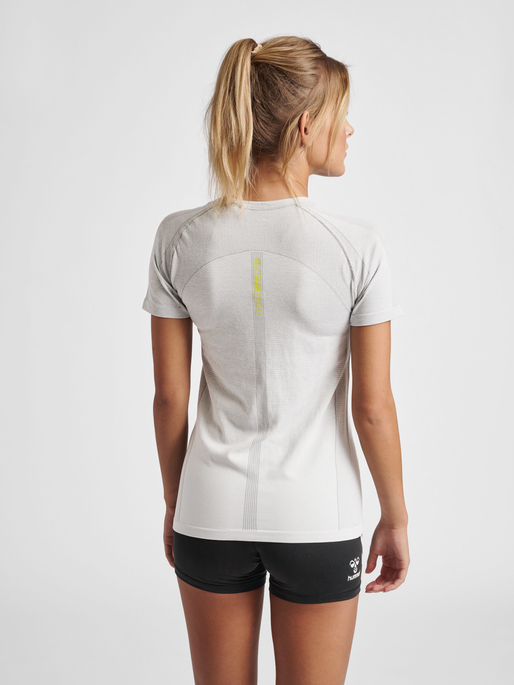 hmlGG12 TRAINING SEAMLESS S/S WOMAN, ALLOY MELANGE, model