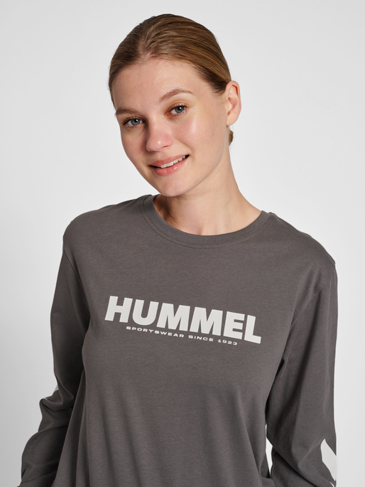 hmlLEGACY T-SHIRT L/S, BLACKENED PEARL, model