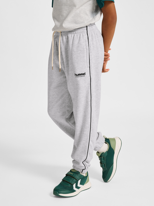 hmlJR LOOSE SWEATPANT PIPING, LIGHT GREY MELANGE/BLACK, model