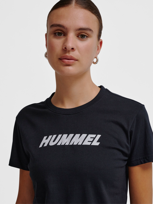hmlELEMENTAL LOGO COTTON TEE WOMAN, BLACK, model