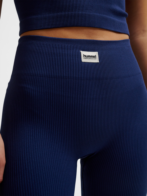 hmlPULSE SEAMLESS RIB MW TIGHTS, DRESS BLUES, model