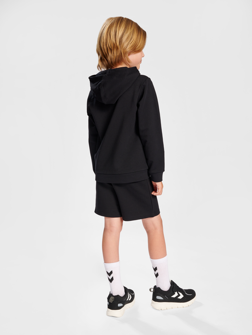 hmlGAIL SHORTS, 2001, model