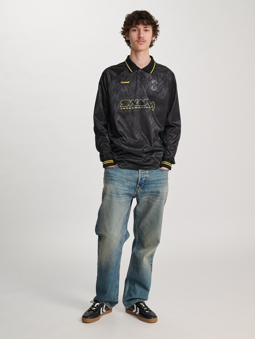 hmlLOOSE BAY SOCCER JERSEY L/S, BLACK, model