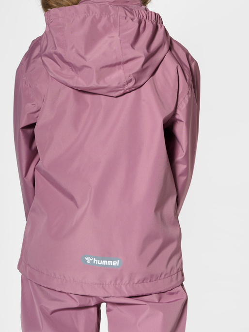 hmlNESSIE RAINSUIT, DUSKY ORCHID, model