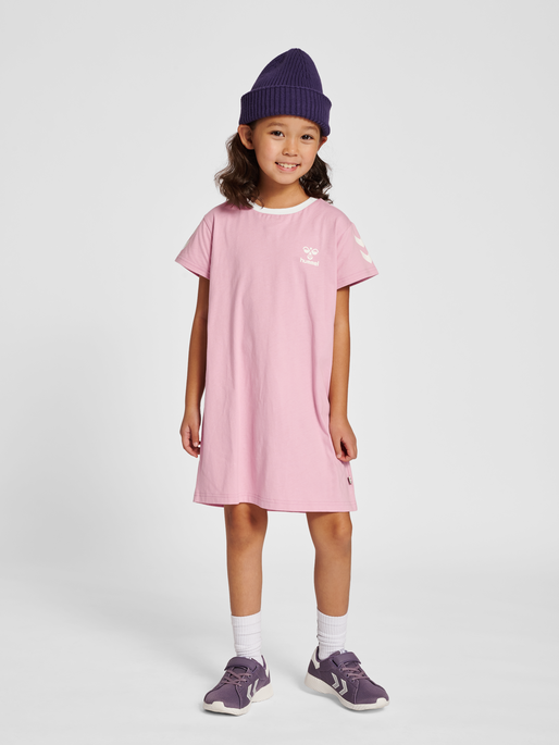 hmlMILLE T-SHIRT DRESS S/S, ZEPHYR, model
