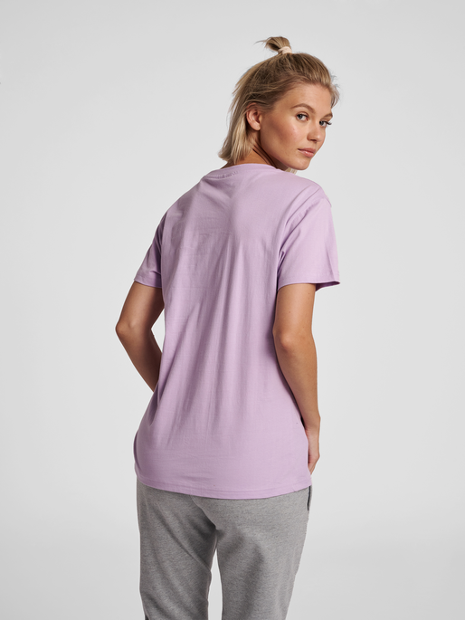 HMLGO COTTON LOGO T-SHIRT WOMAN S/S, ORCHID, model