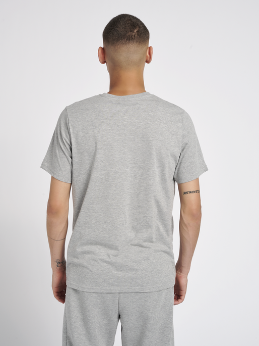 hmlLGC GRAHAM T-SHIRT, GREY MELANGE, model