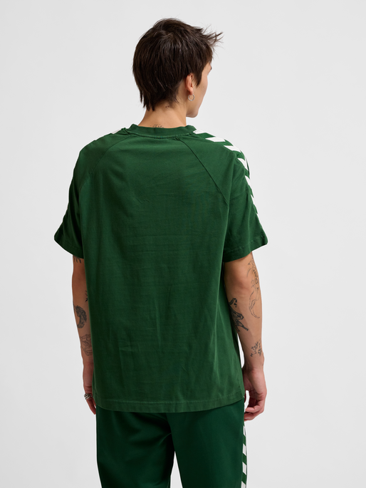 hmlARCHIVE LOOSE T-SHIRT S/S, EDEN, model