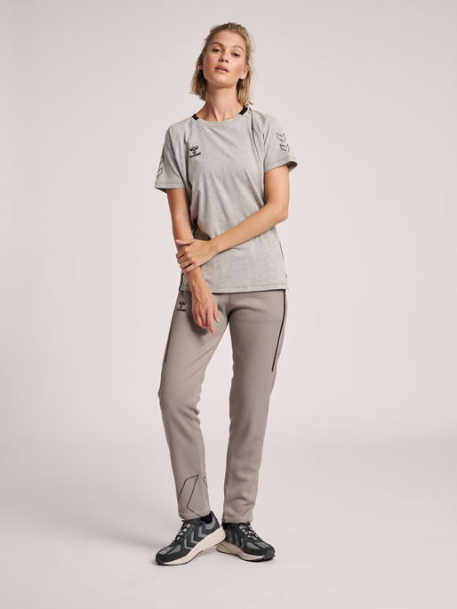 hmlCIMA XK T-SHIRT S/S WOMAN, GREY MELANGE, model