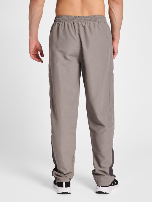 hmlPRO GRID WOVEN PANTS, FORGED IRON/QUIET SHADE, model