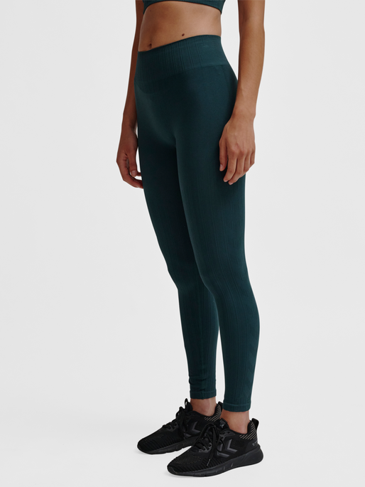 hmlMT DEFINE SEAML SCRUNCH TIGHTS, GREEN GABLES, model