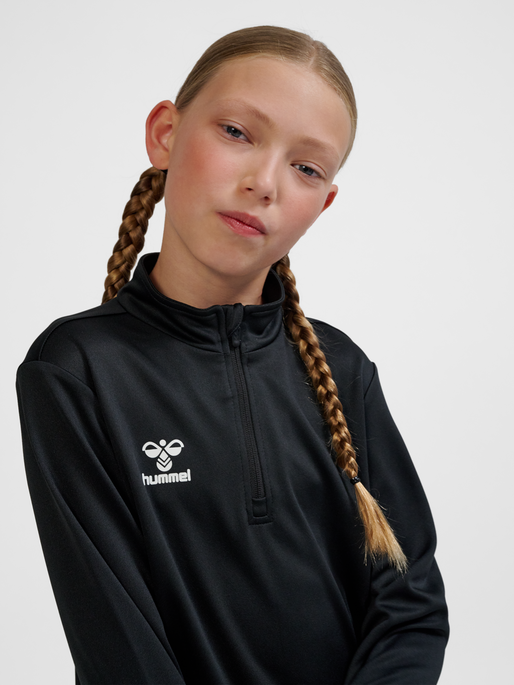 hmlESSENTIAL HALF-ZIP KIDS, BLACK, model